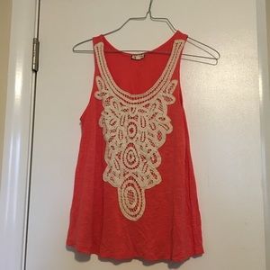 Eyeshadow. Top/blouse. Coral color.